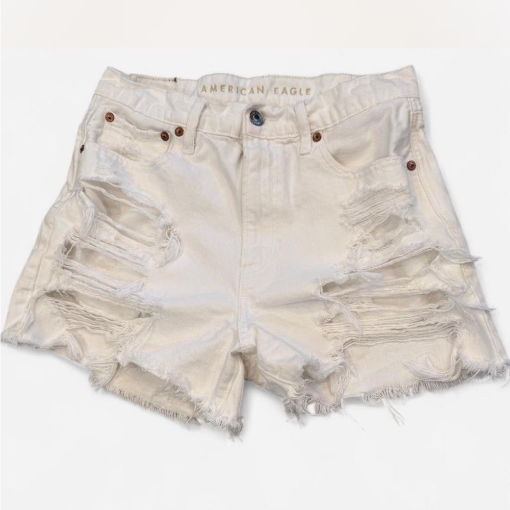 American Eagle Outfitters Women's White  Distressed Shorts. Sz 4